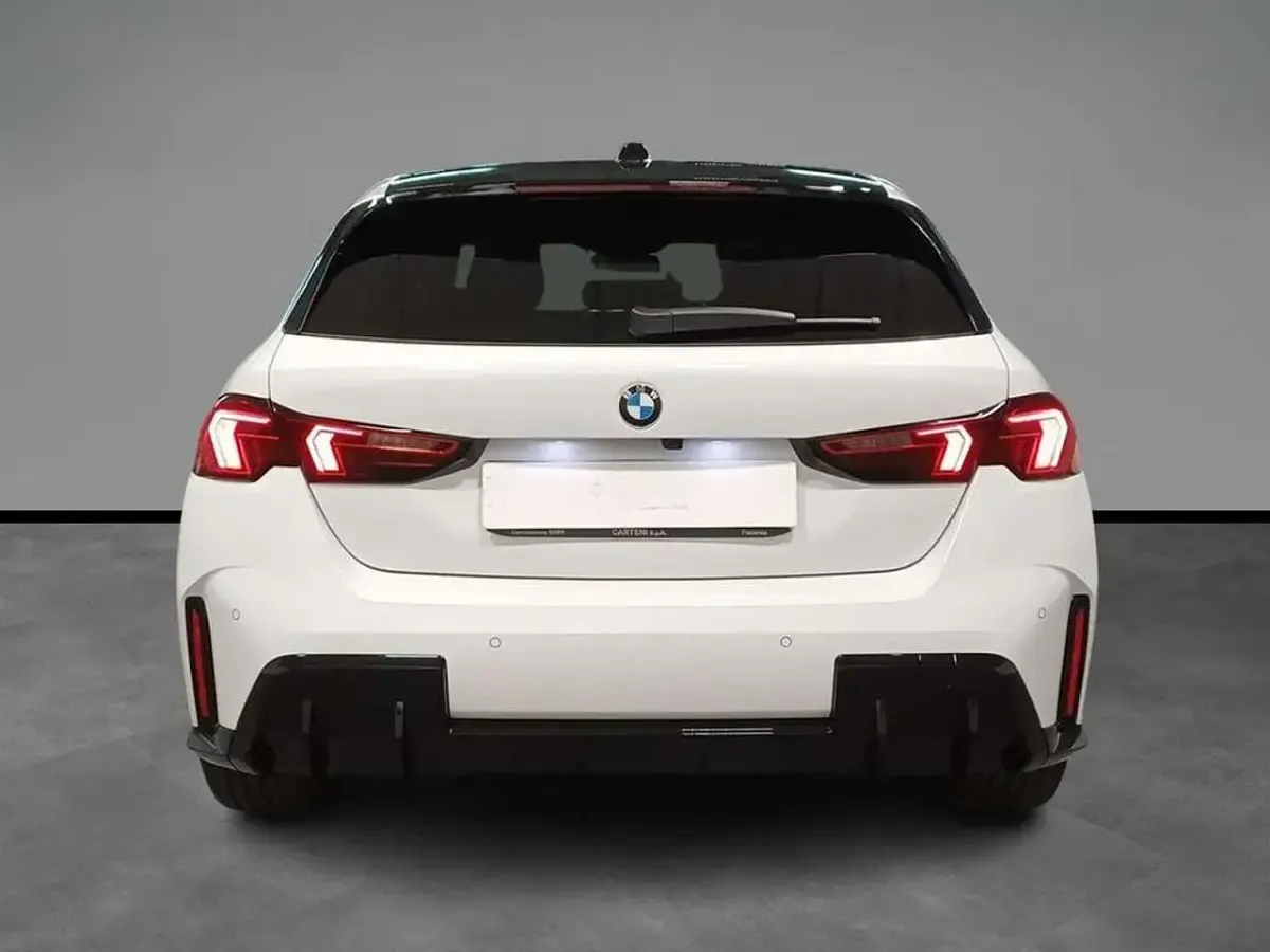 Nuova BMW 120 163 CV (119 kW) 2026 Alpin white pastello Utilitaria
