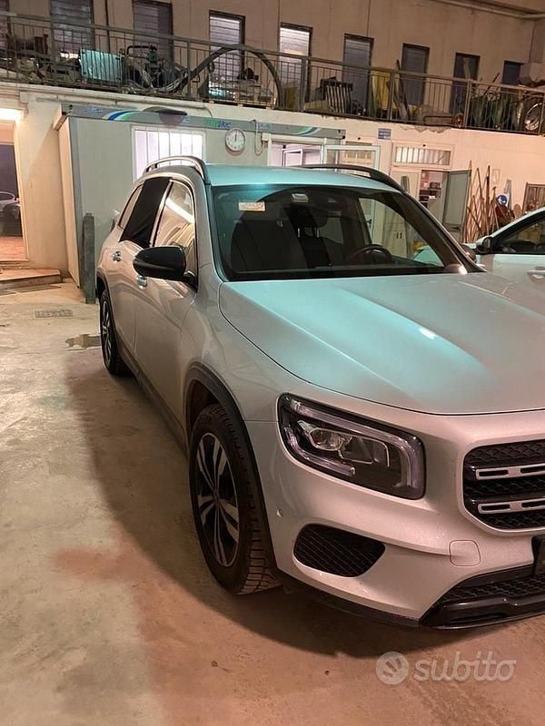 Usata Mercedes GLB200 150 CV (110 kW) 2023 Grigio SUV