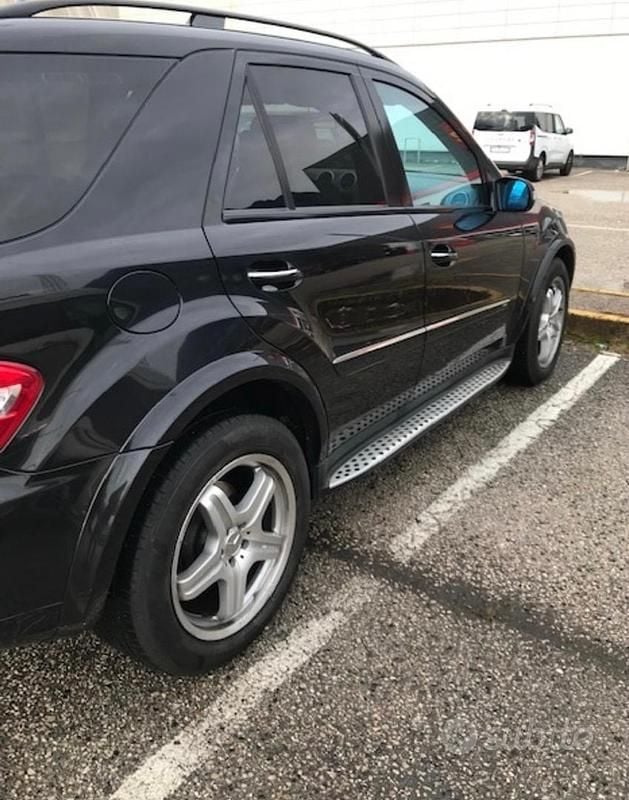 Usata Mercedes ML320 Sport Edition 224 CV (164 kW) 2008 Nero SUV