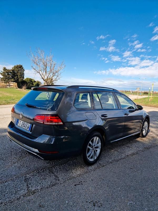 Usata VW Golf VII Business 116 CV (85 kW) 2018 Argento Station wagon