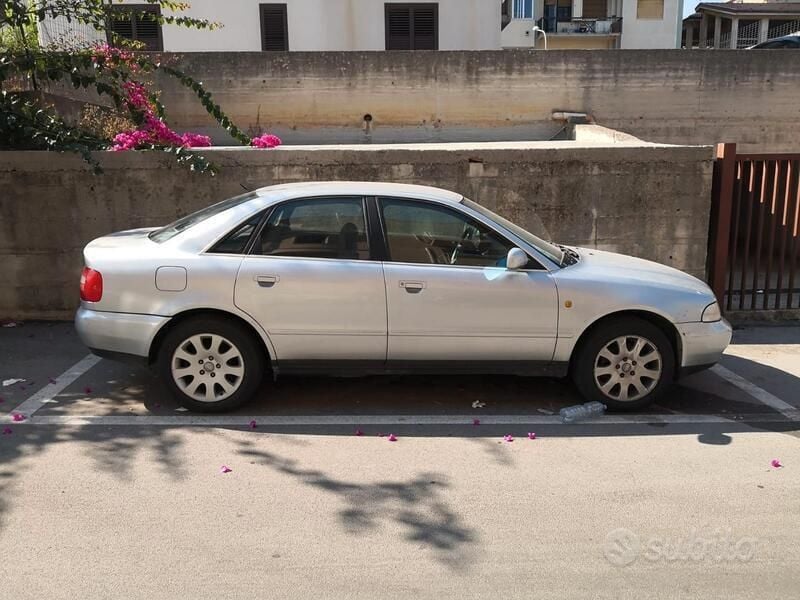 Usata Audi A4 150 CV (110 kW) 1998 Grigio Berlina