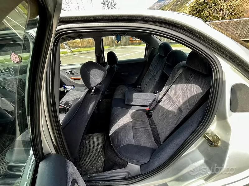 Usata Ford Mondeo 131 CV (96 kW) 1998 Grigio Berlina