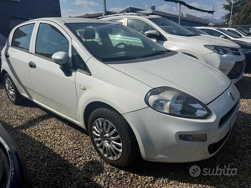 Usata Fiat Punto Lounge 69 CV (50 kW) 2016 Bianco Utilitaria