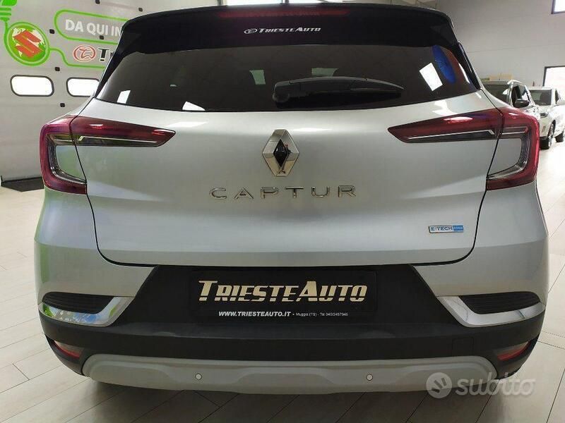 Usata Renault Captur Intens 145 CV (106 kW) 2021 Argento SUV