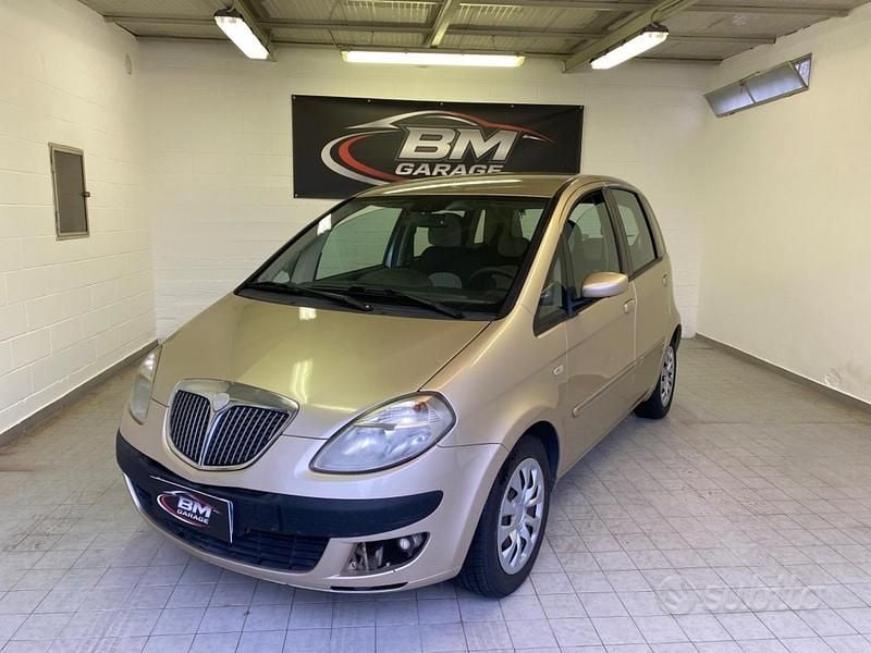 Usata Lancia Musa 95 CV (69 kW) 2007 Beige Monovolume
