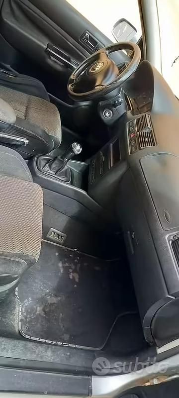 Usata VW Golf IV 130 CV (95 kW) 2002 Grigio Berlina