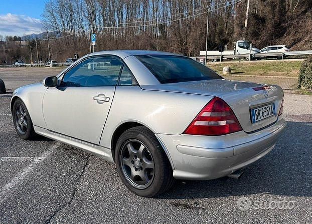Usata Mercedes SLK200 163 CV (119 kW) 2001 Argento Cabrio