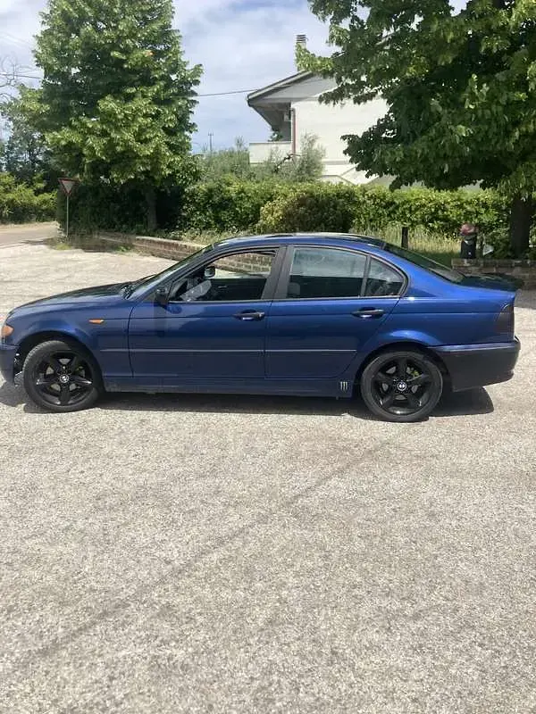 Usata BMW 318 116 CV (85 kW) 2003 Bluazzurro Berlina