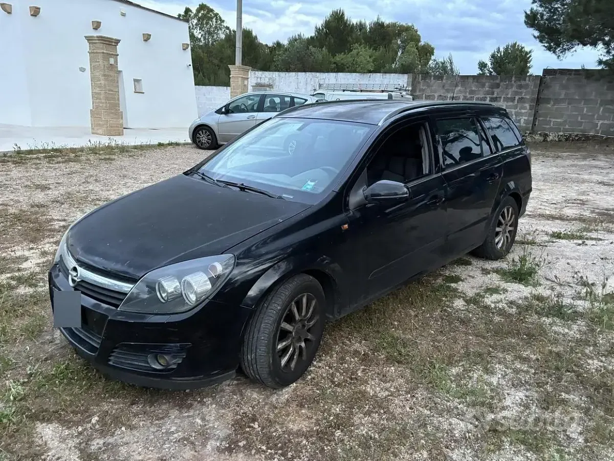 Usata Opel Astra 2005 Nero Station wagon