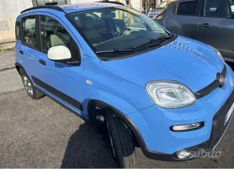 Usata Fiat Panda 4x4 S 85 CV (62 kW) 2016 Azzurro Utilitaria