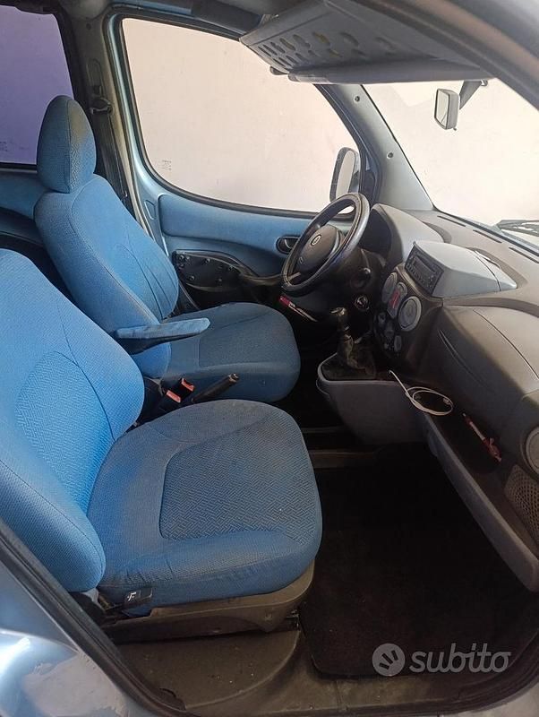 Blu Usata 2005 Fiat Doblò Monovolume | 2100 € (Buon prezzo) - Immagine 1/4