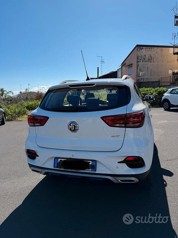Usata MG ZS Luxury 111 CV (81 kW) 2023 Bianco SUV