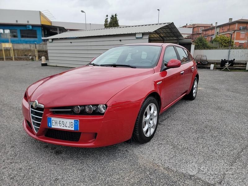Käytetty Alfa Romeo 159 Distinctive 140 HP (102 kW) 2011 Punainen Farmari