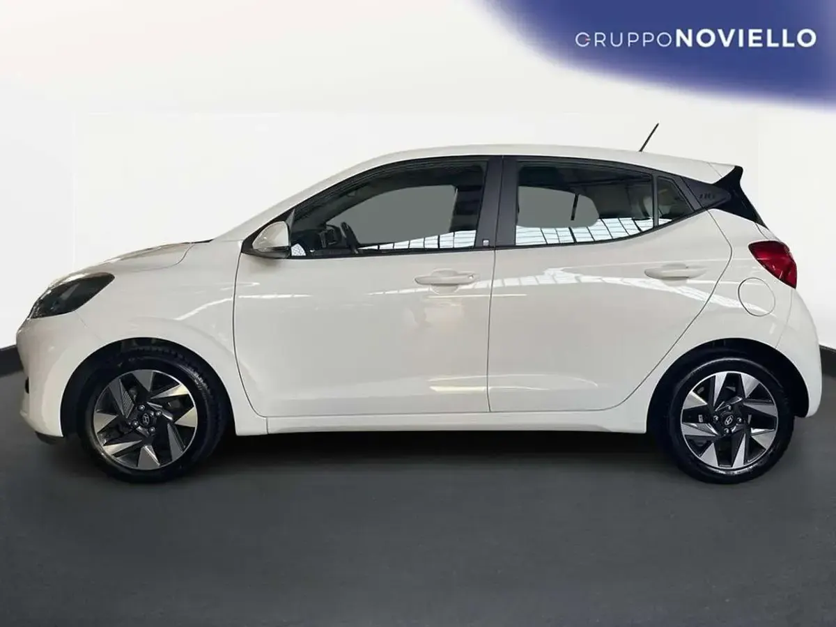 Usata Hyundai i10 67 CV (49 kW) 2023 Bianco Utilitaria