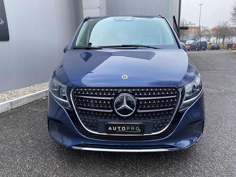 Usata Mercedes V250 Avantgarde 190 CV (139 kW) 2024 Blu/azzurro Monovolume