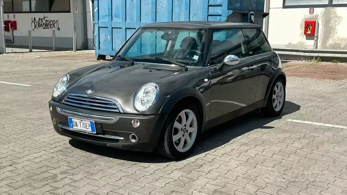 Begagnad Mini ONE 116 HK (85 kW) 2006 Brun Halvkombi