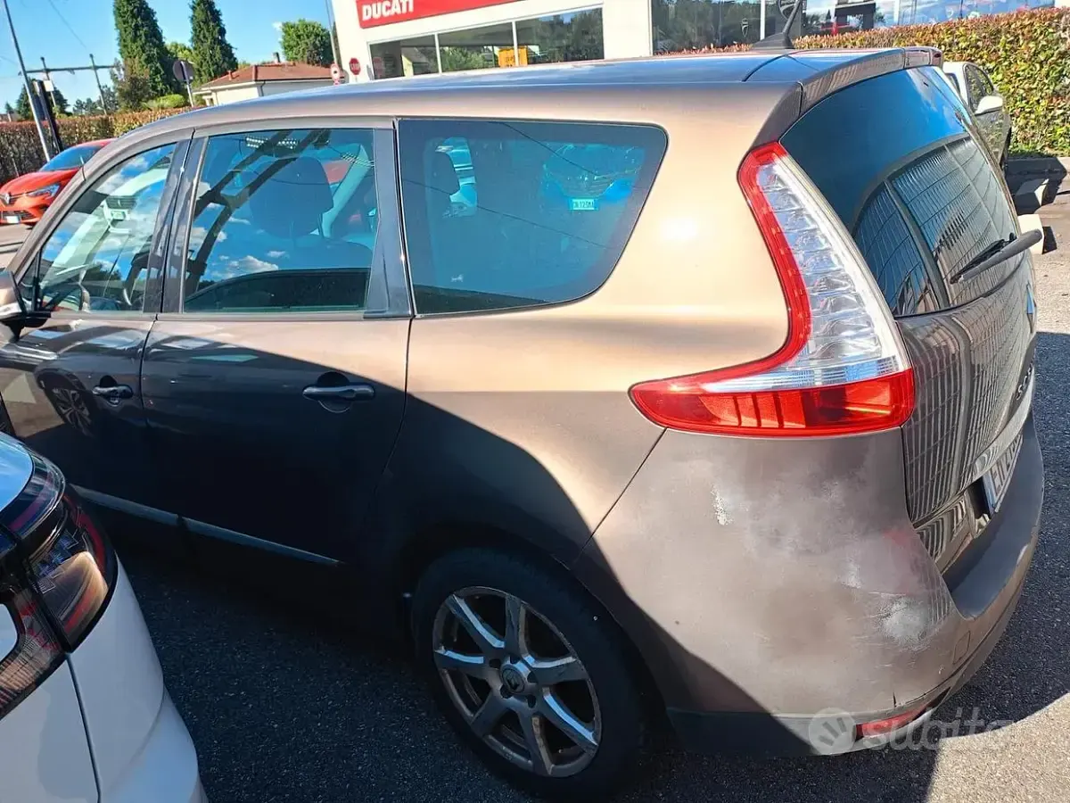 Usata Renault Scénic III Bose Edition 110 CV (80 kW) 2012 Marrone Monovolume