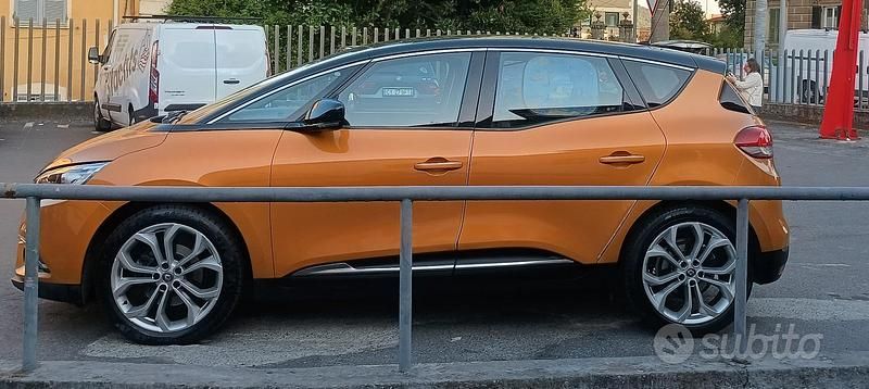 Usata Renault Scénic IV 110 CV (80 kW) 2018 Giallo Monovolume