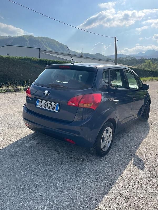 Usado Kia Venga 90 CV (66 kW) 2012 Azul Utilitario