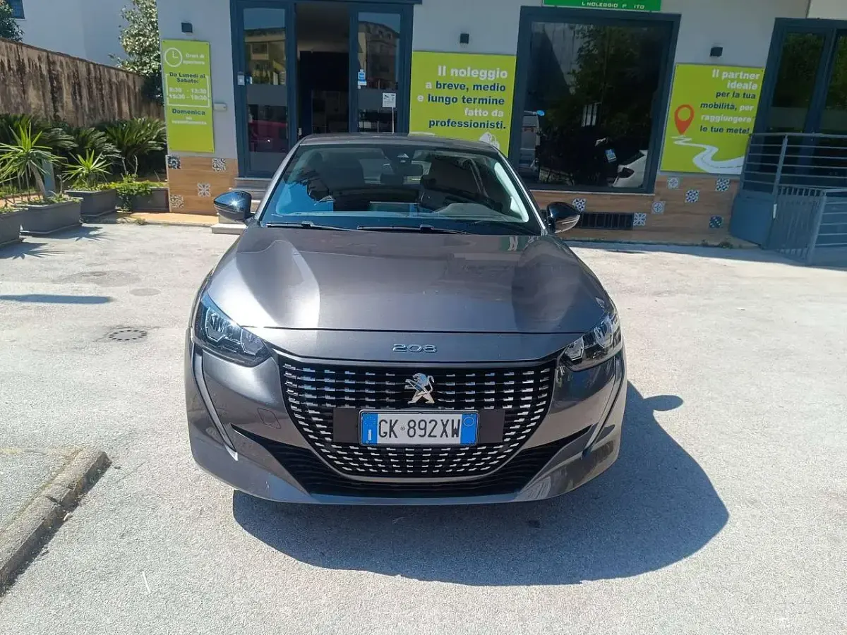 Usata Peugeot 208 Active 75 CV (55 kW) 2022 Grigio argento metallizato Utilitaria