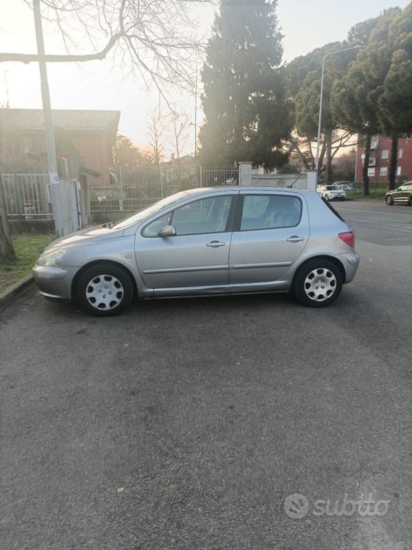Grigio Usata 2004 Peugeot 307 Due volumi | 1500 € (Buon prezzo) - Immagine 1/4