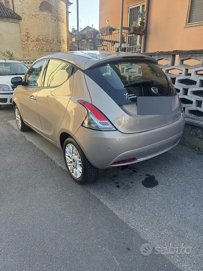 Usata Lancia Ypsilon 60 CV (44 kW) 2014 Utilitaria