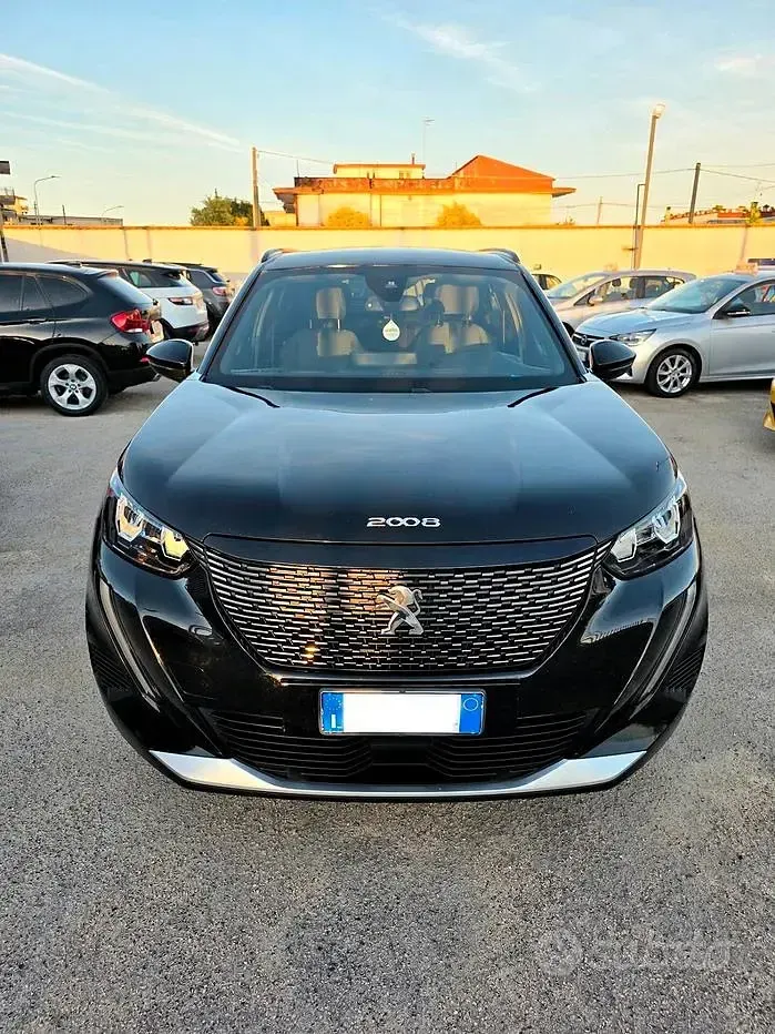 Usata Peugeot 2008 Allure 131 CV (96 kW) 2023 Nero SUV