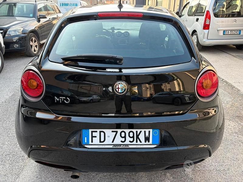 Second-hand Alfa Romeo MiTo Distinctive 79 CP (58 kW) 2016 Negru Hatchback
