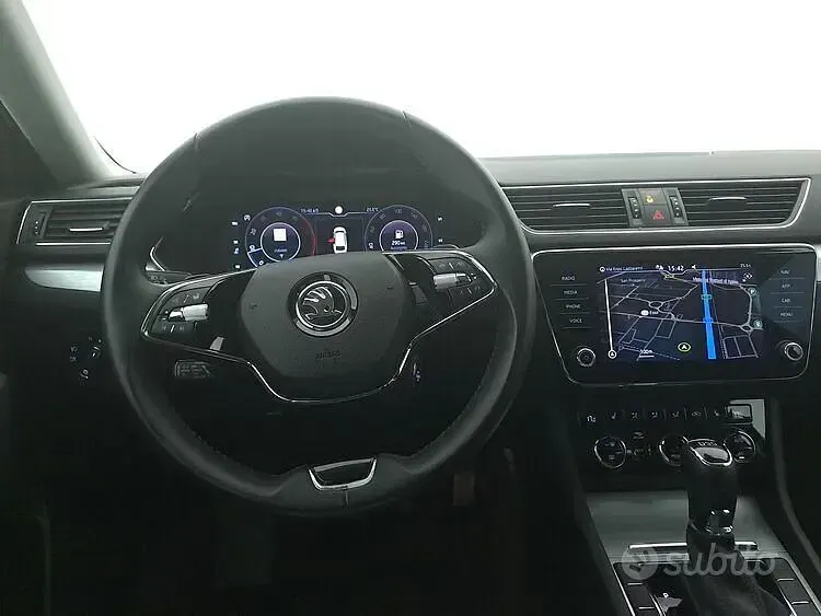 Usata Skoda Superb Executive 150 CV (110 kW) 2020 Grigio Station wagon