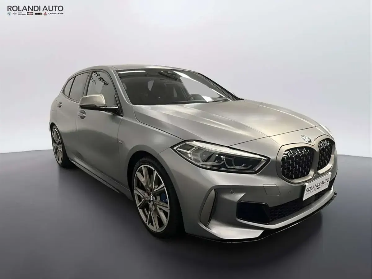 Usata BMW 135 306 CV (225 kW) 2022 Frozen pure grey metallizzato Utilitaria