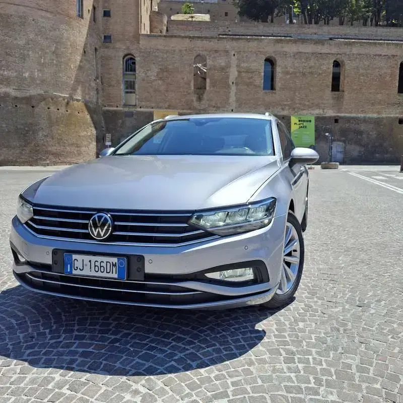 Usata VW Passat Conceptline 122 CV (89 kW) 2022 Grigio Station wagon