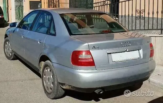 Usata Audi A4 125 CV (91 kW) 1999 Grigio Berlina