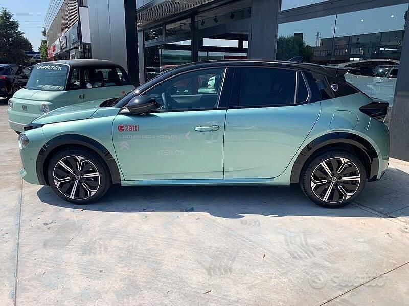 Usata Lancia Ypsilon 101 CV (74 kW) 2024 Verde giada / tetto nero Utilitaria