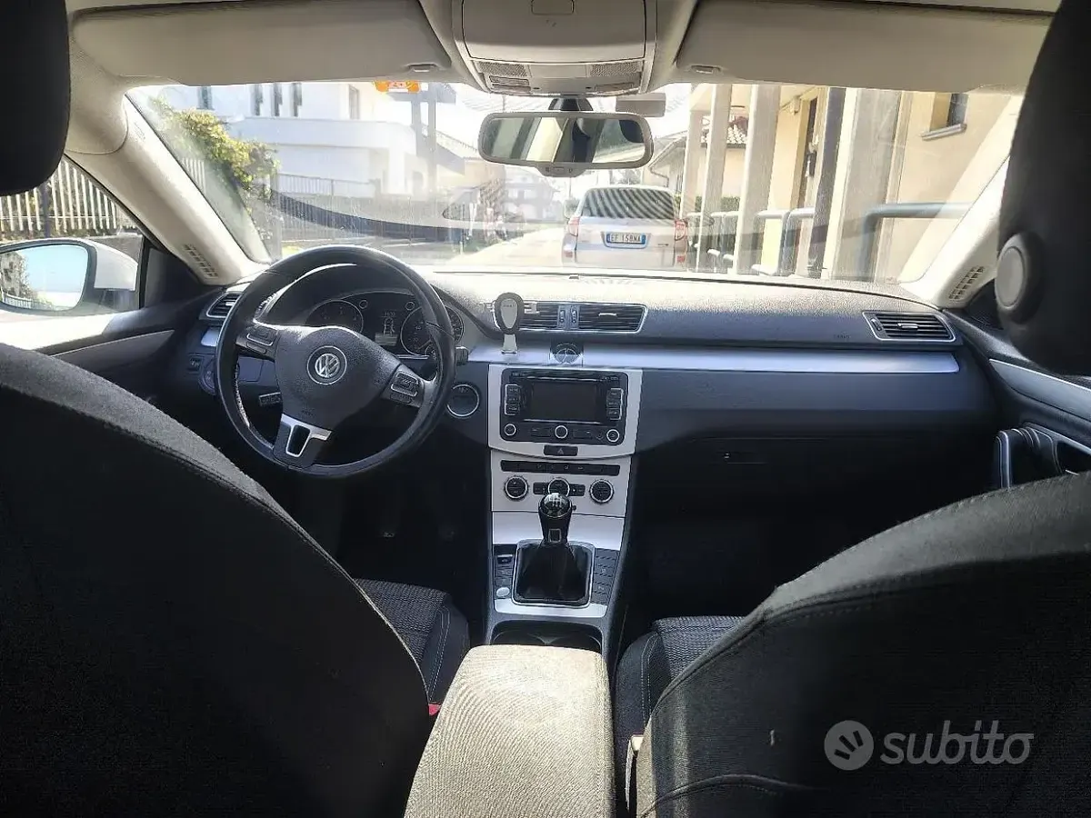 Usata VW Passat 140 CV (102 kW) 2012 Bianco Berlina