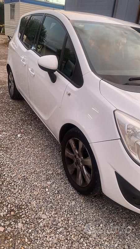 Usata Opel Meriva 95 CV (69 kW) 2011 Bianco Monovolume