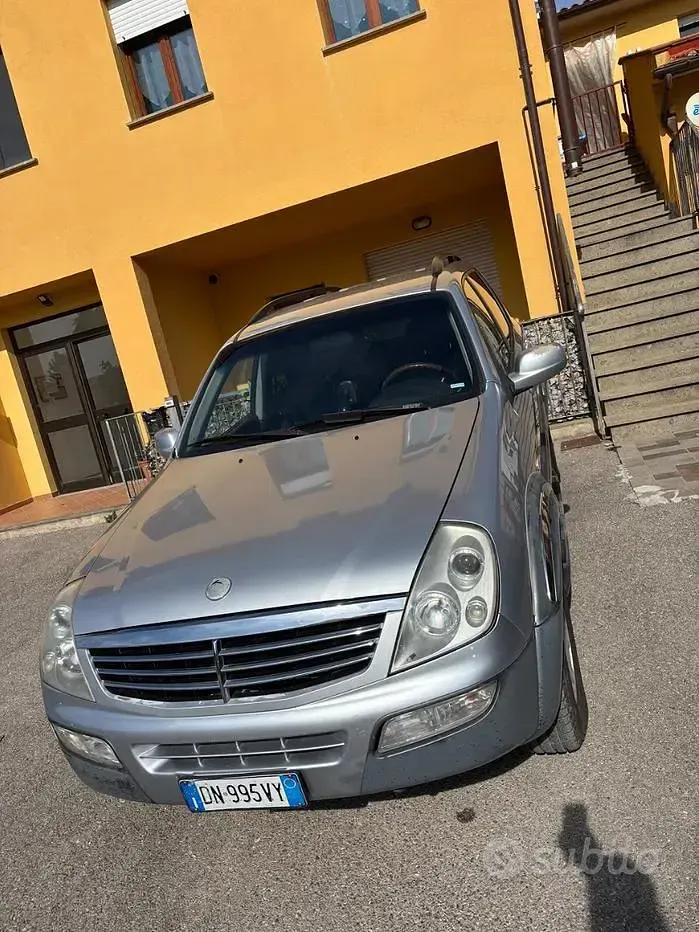 Usata SsangYong Rexton 165 CV (121 kW) 2006 Grigio SUV