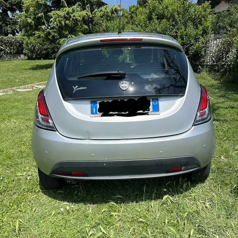 Usata Lancia Ypsilon Platinum 69 CV (50 kW) 2013 Argento Utilitaria