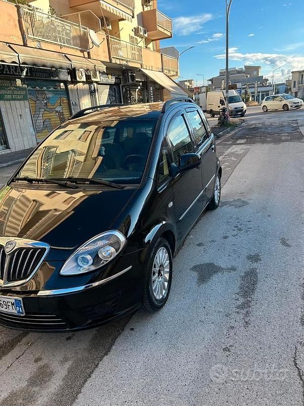 Usata Lancia Musa 77 CV (56 kW) 2010 Nero Monovolume