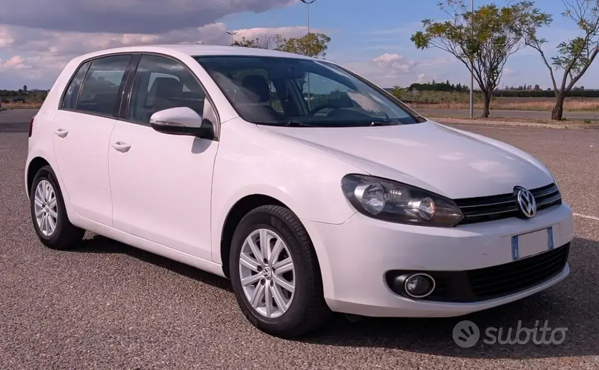 Usata VW Golf VI 105 CV (77 kW) 2011 Bianco Utilitaria