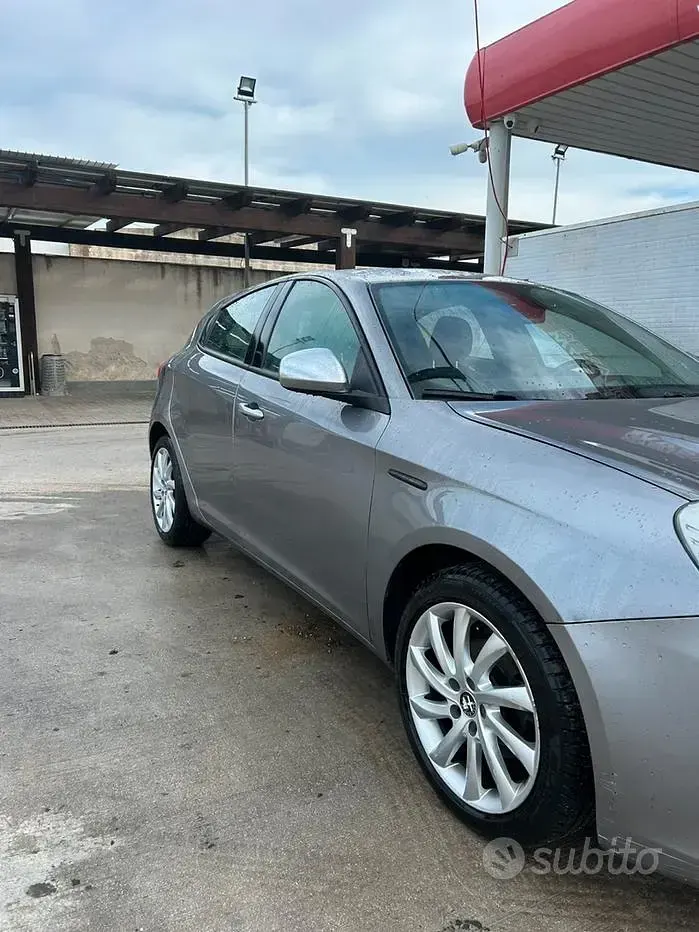 Usata Alfa Romeo Giulietta 120 CV (88 kW) 2016 Grigio Utilitaria