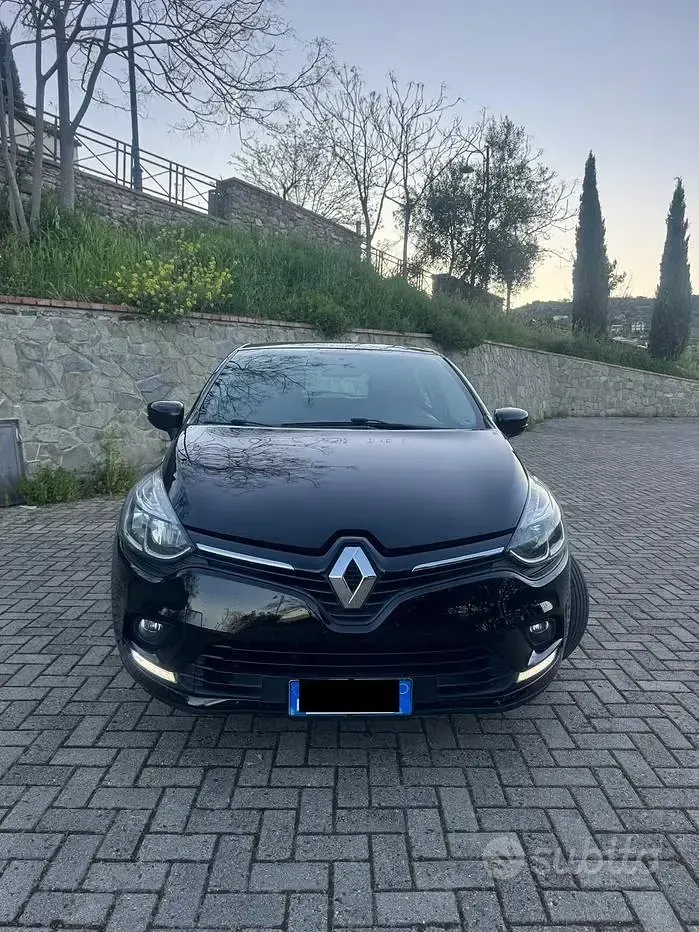 Occasion Renault Clio IV Black Edition 90 PK (66 kW) 2016 Zwart Sedan