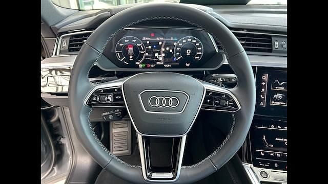 Usata Audi Q8 e-tron Ambiente 250 kW (340 CV) 2023 Grigio SUV