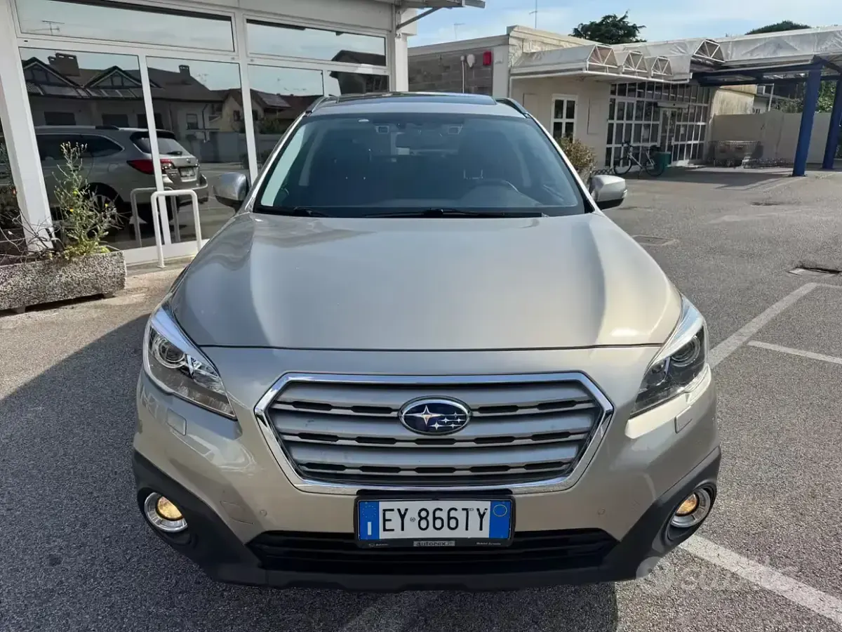 Usata Subaru Outback Exclusive+ 150 CV (110 kW) 2015 Grigio Station wagon