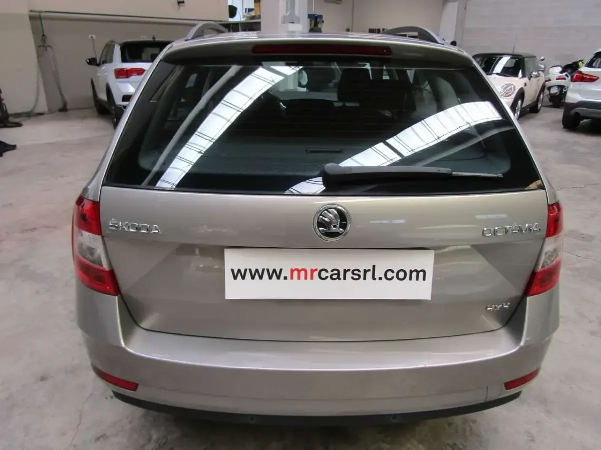 Usata Skoda Octavia Executive 150 CV (110 kW) 2019 Argento metallizzato Station wagon