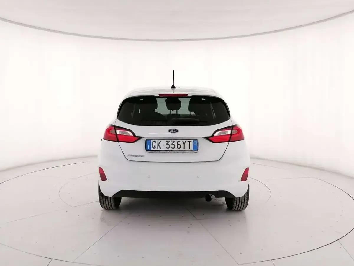 Usado Ford Fiesta Titanium 75 HP (55 kW) 2022 Branco Sedan