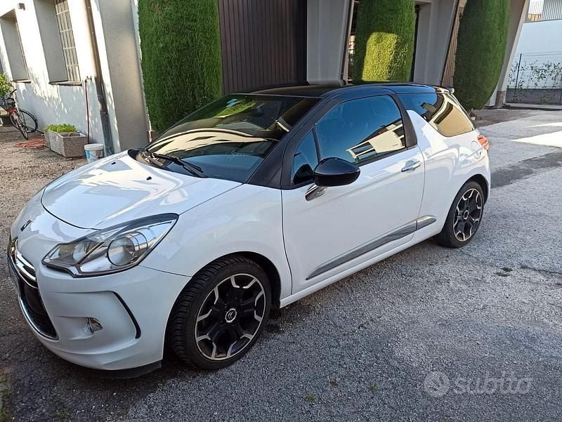 Bianco Usata 2011 DS Automobiles DS3 Sport Chic Tre volumi | 5490 € (Buon prezzo) - Immagine 1/4