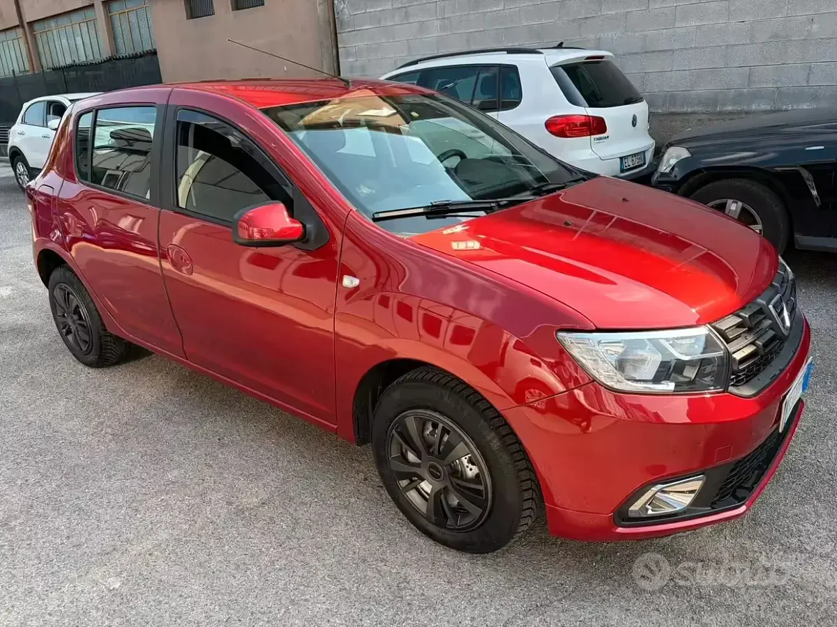 Usata Dacia Sandero Lauréate 75 CV (55 kW) 2017 Rosso Berlina