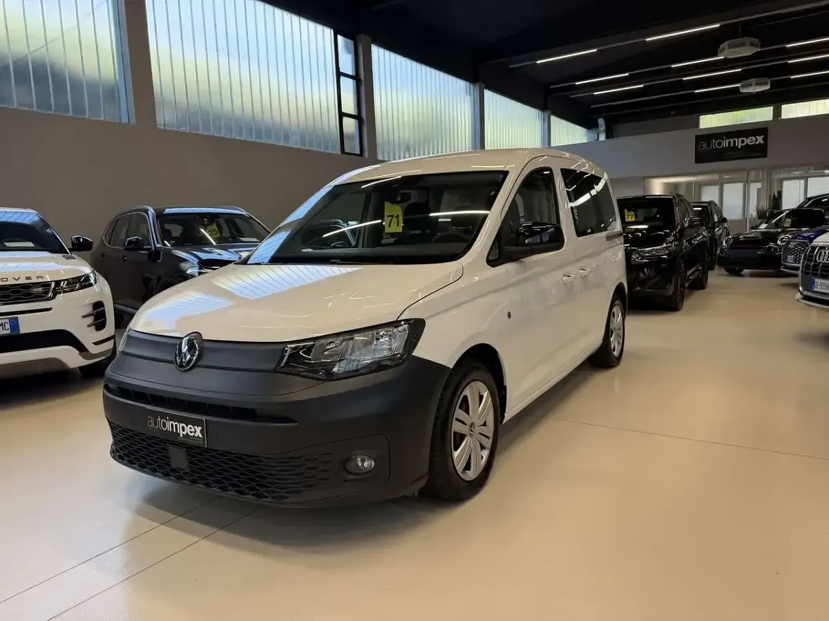 Usata VW Caddy 122 CV (89 kW) 2021 Bianco Monovolume