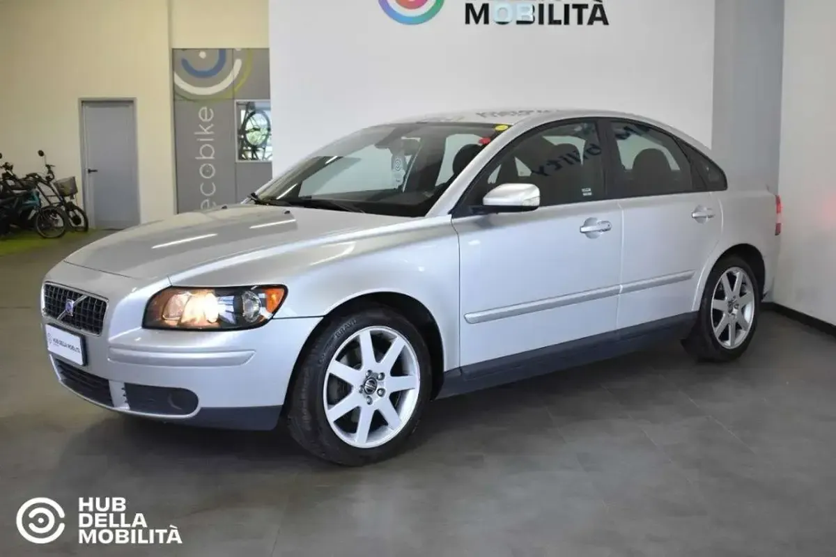 Usata Volvo S40 Kinetic 170 CV (125 kW) 2004 Argento Berlina