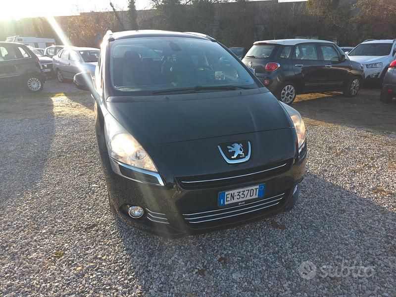 Usata Peugeot 5008 Active 112 CV (82 kW) 2012 Nero Monovolume